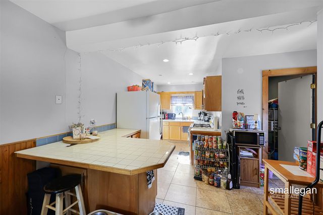 1085 E Larch Avenue, Muskegon, MI 49442