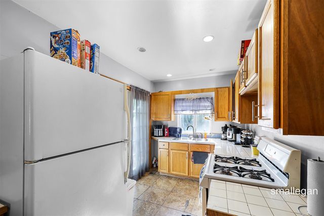 1085 E Larch Avenue, Muskegon, MI 49442