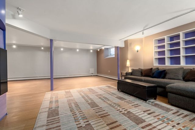 105 Babcock St, Brookline, MA 02446