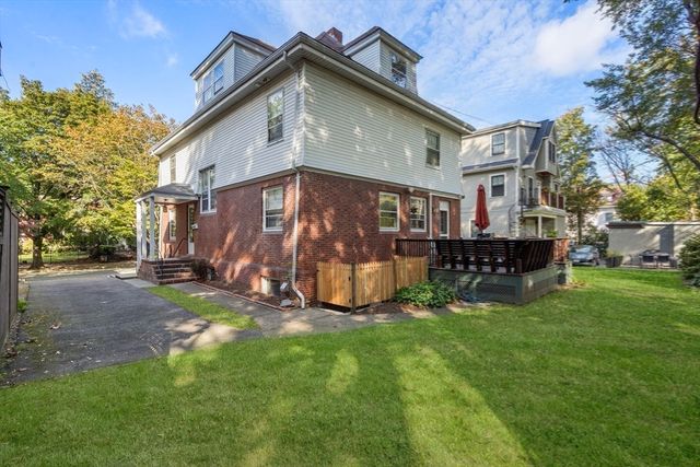 105 Babcock St, Brookline, MA 02446