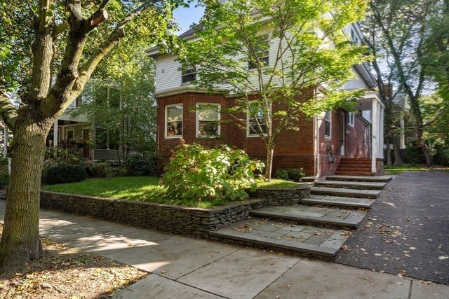 105 Babcock St, Brookline, MA 02446