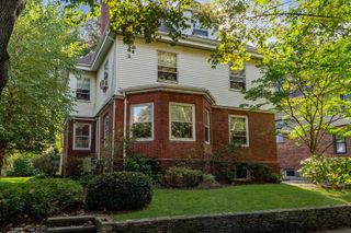105 Babcock St, Brookline, MA 02446