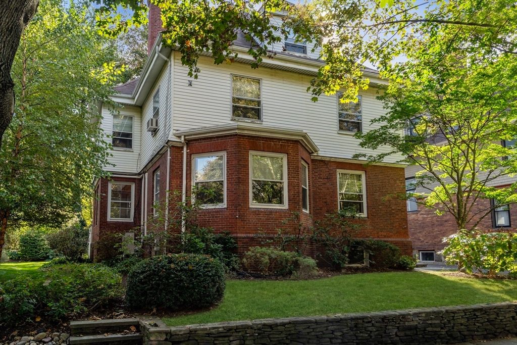 105 Babcock St, Brookline, MA 02446