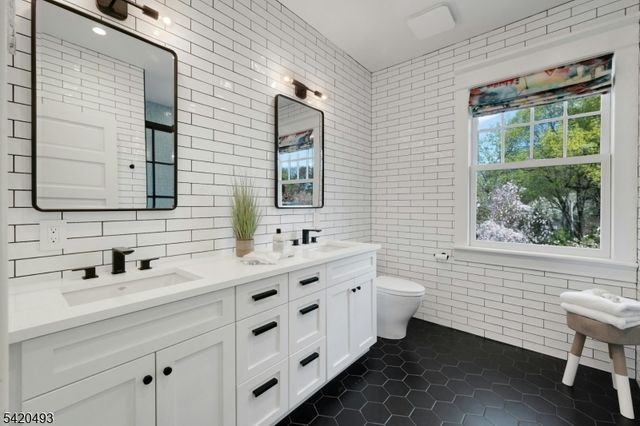 59 Hobart Ave, Summit City, NJ 07901