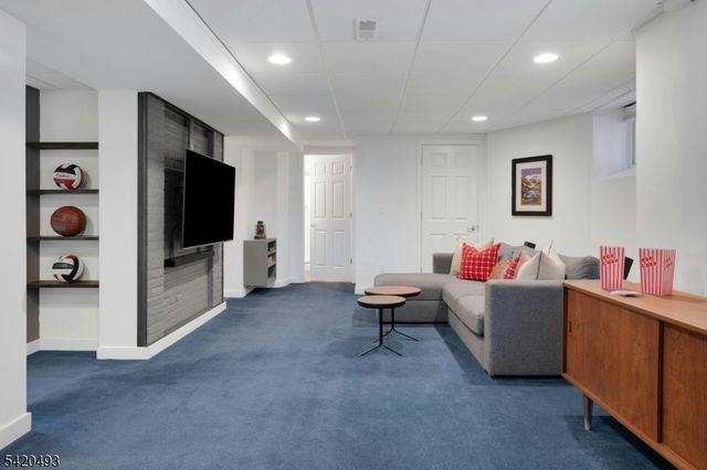 59 Hobart Ave, Summit City, NJ 07901