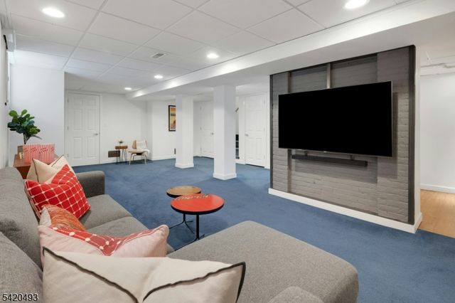 59 Hobart Ave, Summit City, NJ 07901