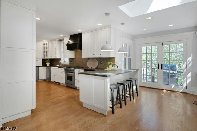 59 Hobart Ave, Summit City, NJ 07901