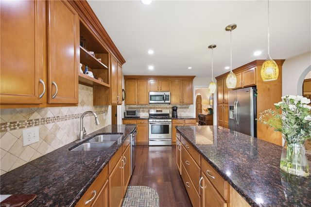 220 Crestwood Court, Amherst, NY 14221
