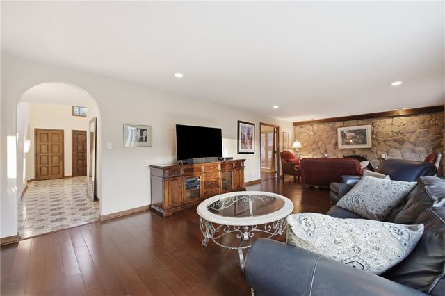 220 Crestwood Court, Amherst, NY 14221