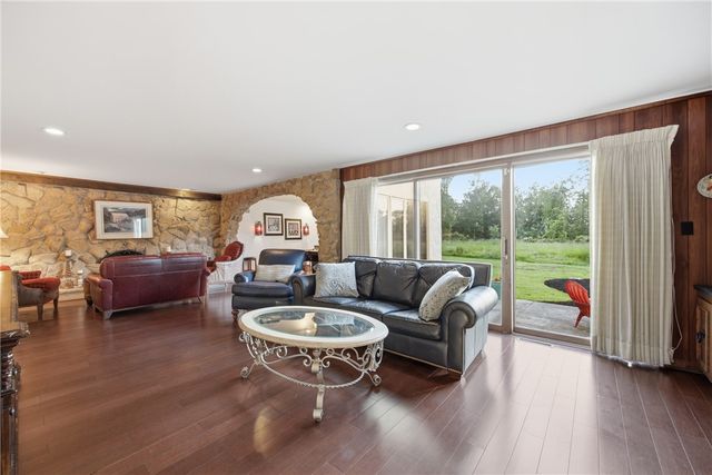220 Crestwood Court, Amherst, NY 14221