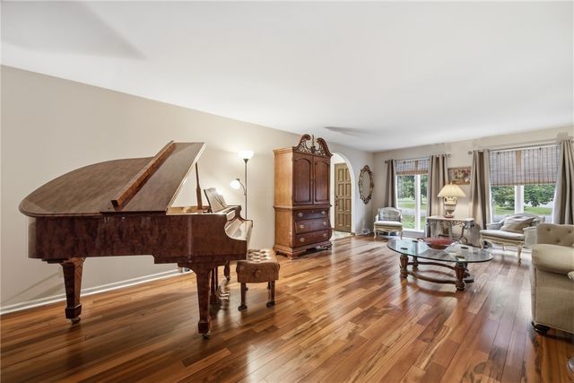 220 Crestwood Court, Amherst, NY 14221