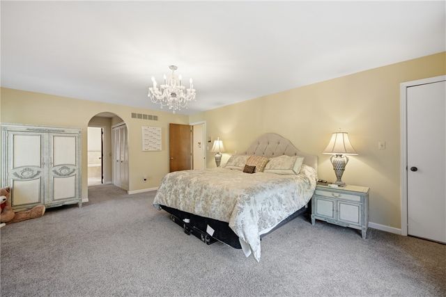220 Crestwood Court, Amherst, NY 14221