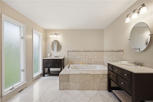 220 Crestwood Court, Amherst, NY 14221