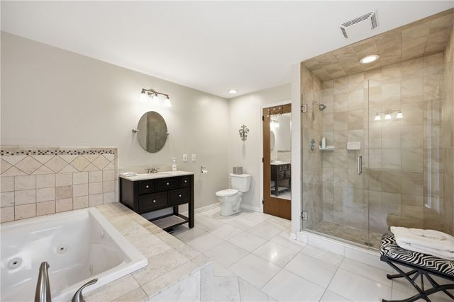 220 Crestwood Court, Amherst, NY 14221