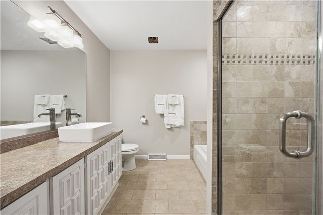 220 Crestwood Court, Amherst, NY 14221