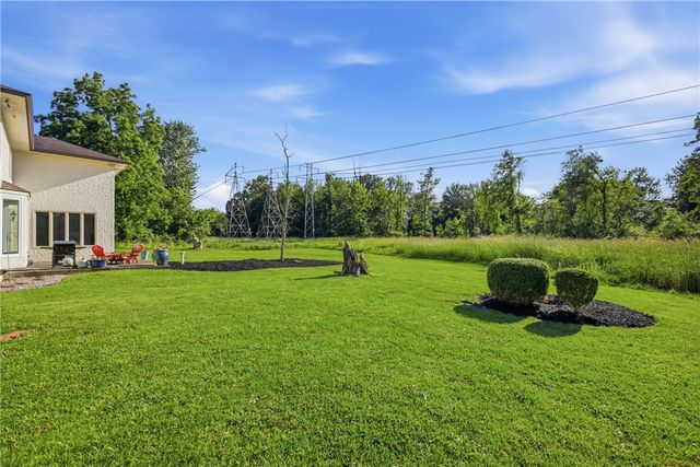 220 Crestwood Court, Amherst, NY 14221