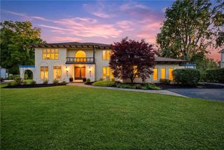220 Crestwood Court, Amherst, NY 14221