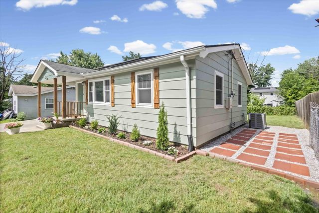 1911 FAIR LN, Columbia, MO 65202