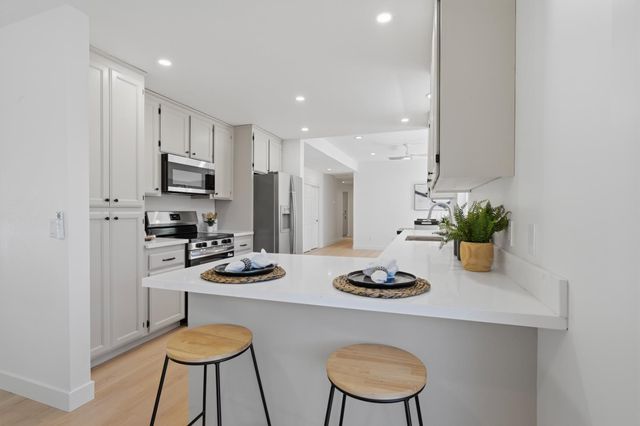 3020 Oakwood Rd, Cameron Park, CA 95682