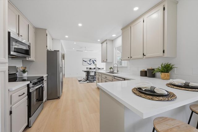 3020 Oakwood Rd, Cameron Park, CA 95682