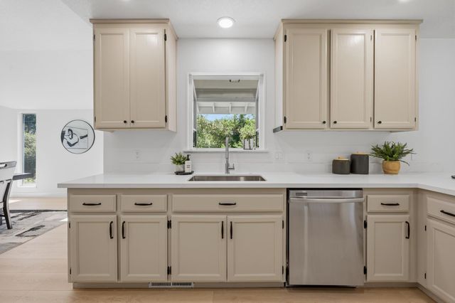 3020 Oakwood Rd, Cameron Park, CA 95682