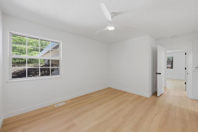 3020 Oakwood Rd, Cameron Park, CA 95682