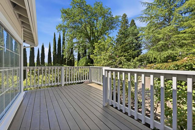 3020 Oakwood Rd, Cameron Park, CA 95682