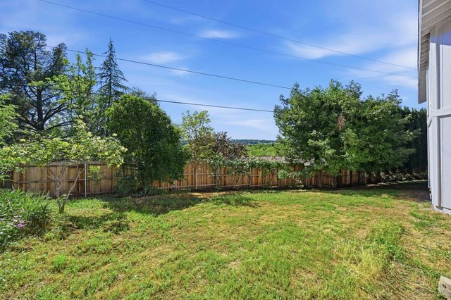 3020 Oakwood Rd, Cameron Park, CA 95682