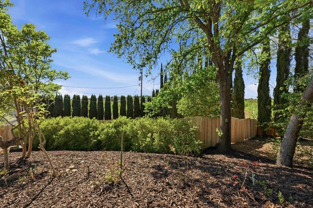 3020 Oakwood Rd, Cameron Park, CA 95682