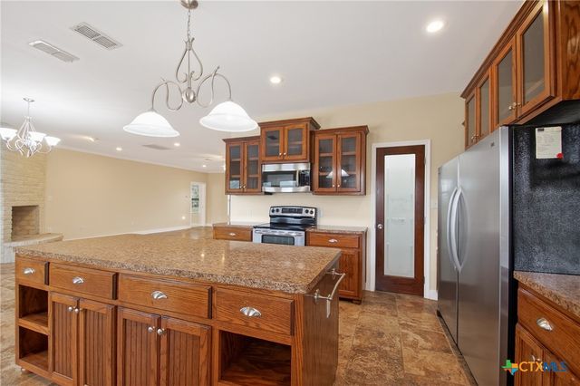 242 Wheeler Lane, Goliad, TX 77963