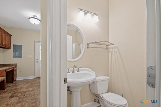 242 Wheeler Lane, Goliad, TX 77963