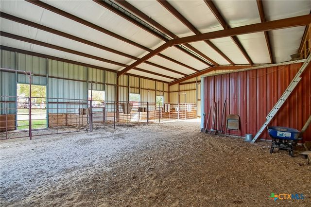242 Wheeler Lane, Goliad, TX 77963