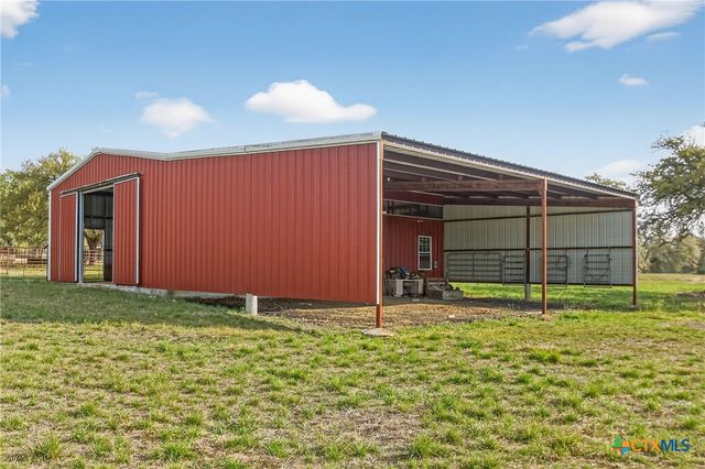 242 Wheeler Lane, Goliad, TX 77963