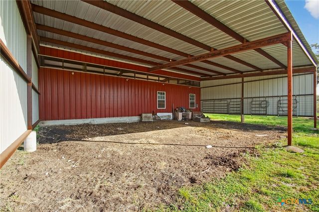242 Wheeler Lane, Goliad, TX 77963
