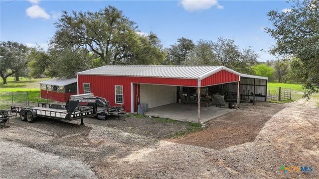 242 Wheeler Lane, Goliad, TX 77963