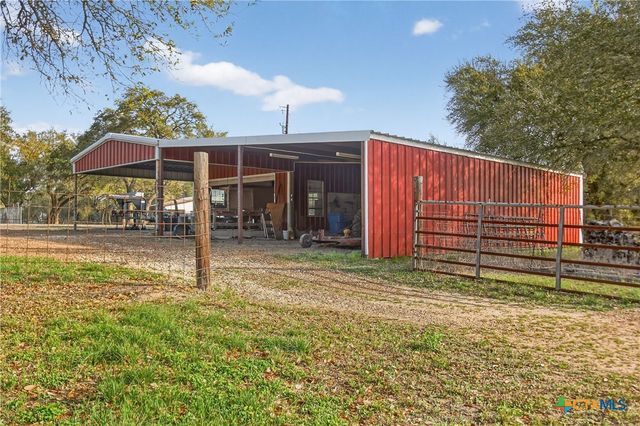 242 Wheeler Lane, Goliad, TX 77963