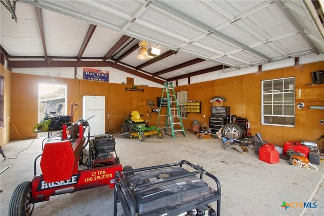 242 Wheeler Lane, Goliad, TX 77963