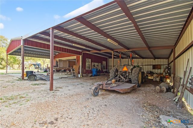 242 Wheeler Lane, Goliad, TX 77963