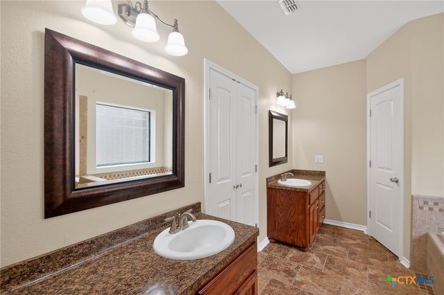 242 Wheeler Lane, Goliad, TX 77963