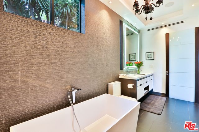 1742 COURTNEY Avenue, Los Angeles, CA 90046