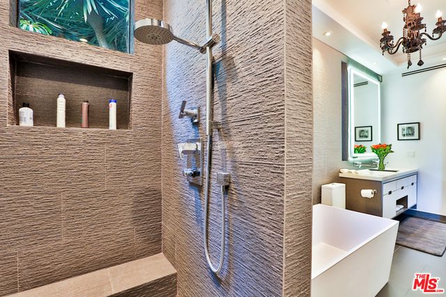 1742 COURTNEY Avenue, Los Angeles, CA 90046