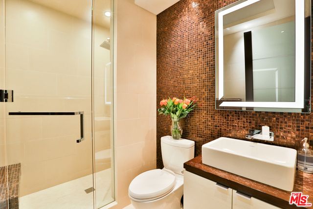 1742 COURTNEY Avenue, Los Angeles, CA 90046