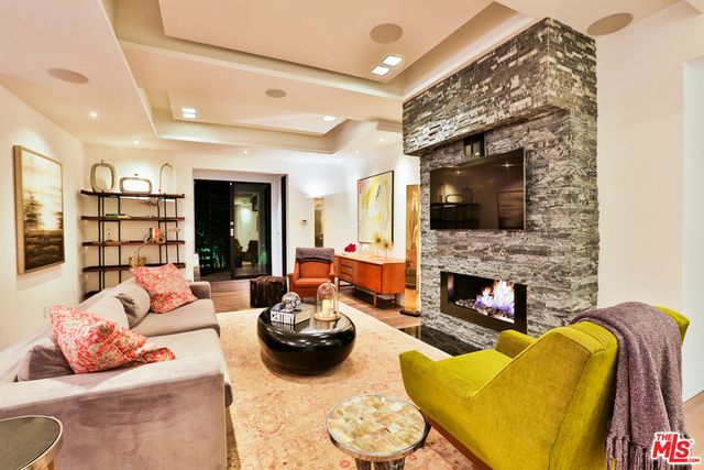 1742 COURTNEY Avenue, Los Angeles, CA 90046