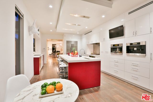 1742 COURTNEY Avenue, Los Angeles, CA 90046