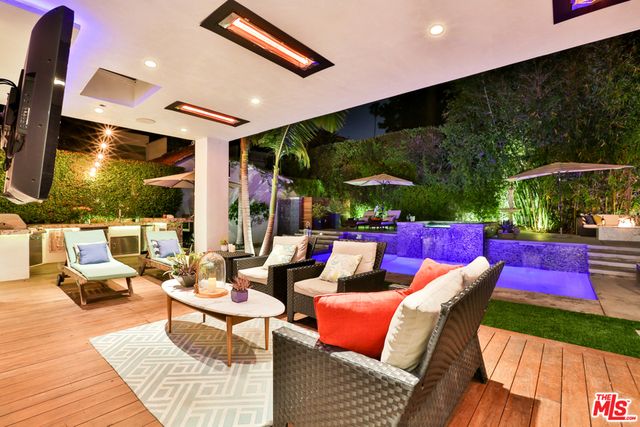 1742 COURTNEY Avenue, Los Angeles, CA 90046