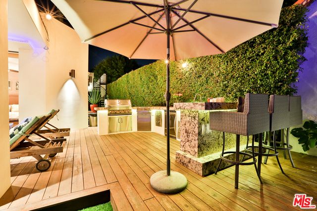 1742 COURTNEY Avenue, Los Angeles, CA 90046