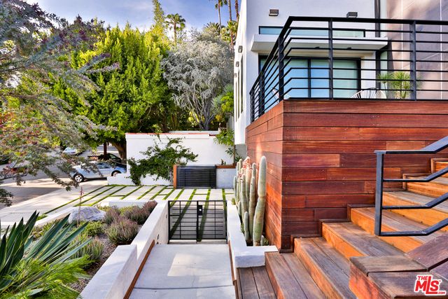 1742 COURTNEY Avenue, Los Angeles, CA 90046