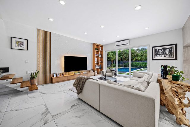 5920 NE 21st Road, Fort Lauderdale, FL 33308