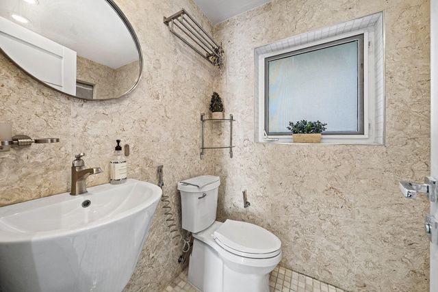 5920 NE 21st Road, Fort Lauderdale, FL 33308
