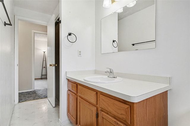 37 Abbottsford Drive, Gates, NY 14606